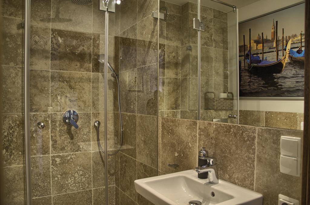 Tartaczna Deluxe Apartments غدانسك الغرفة الصورة